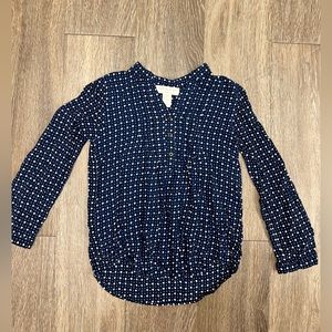 Size Medium Forever 21 girls navy blue w/white hearts blouse.